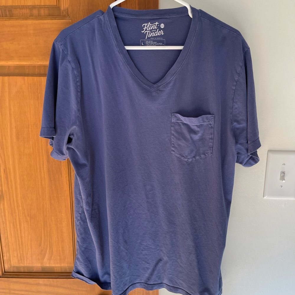 Men’s Flint & Tinder v-neck shirt Large